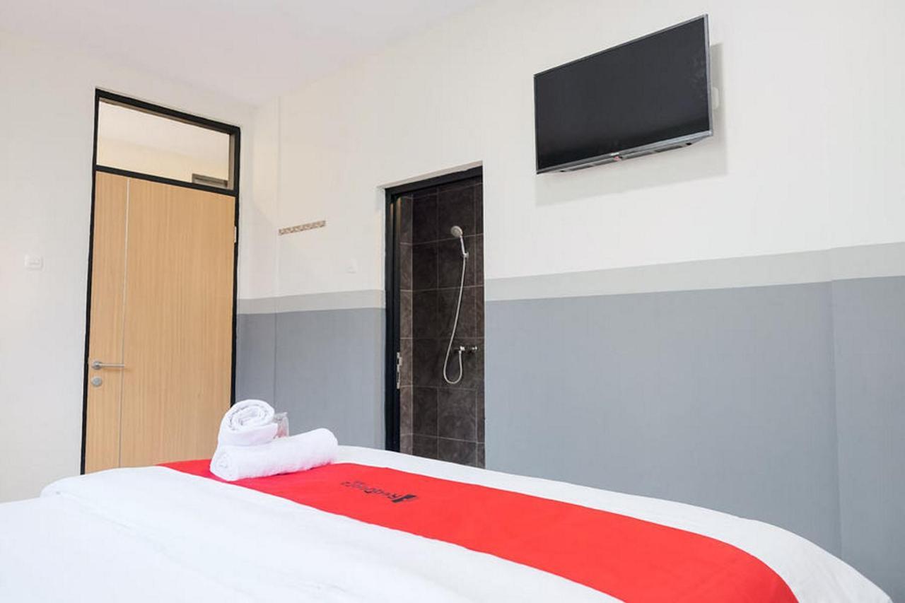 Reddoorz Plus Near Taman Anggrek Mall Jakarta Exterior foto