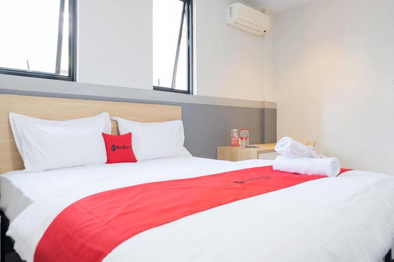 Reddoorz Plus Near Taman Anggrek Mall Jakarta Exterior foto